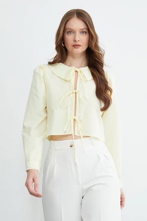 Önden Bağlamalı Bebe Yaka Crop Bluz