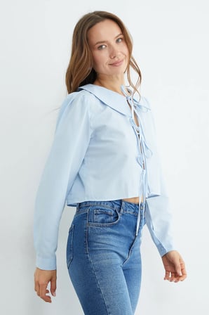 Önden Bağlamalı Bebe Yaka Crop Bluz