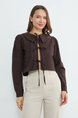 Önden Bağlamalı Bebe Yaka Crop Bluz