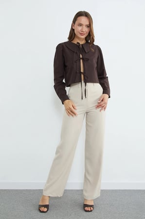 Önden Bağlamalı Bebe Yaka Crop Bluz