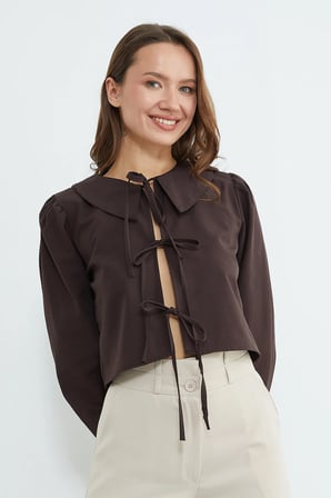 Önden Bağlamalı Bebe Yaka Crop Bluz
