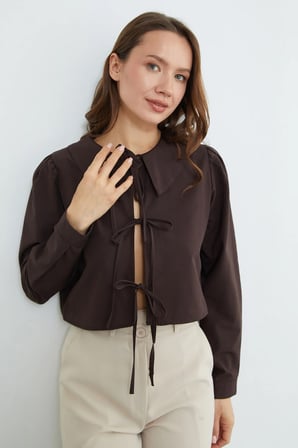 Önden Bağlamalı Bebe Yaka Crop Bluz