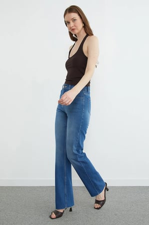 Yüksek Bel Kesik Paça Jean