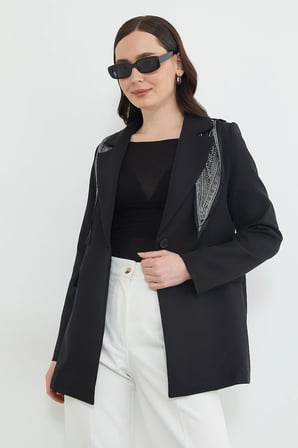 Fular Detaylı Omuz Vatkalı Blazer Ceket