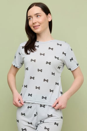 Fiyonk Desenli Bisiklet Yaka Şortlu Pijama Takımı