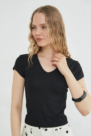 Basic V Yaka Slim Fit Tişört