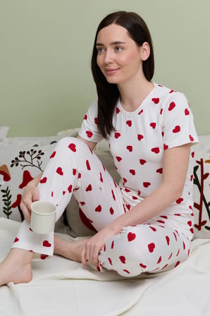 Büyük Kalpli Desenli Bisiklet Yaka Kısa Kollu Pijama Takımı