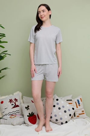 Çizgili Bisiklet Yaka Şortlu Pijama Takımı