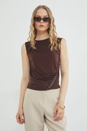 Dantel Detaylı Kayık Yaka Slim Fit Bluz