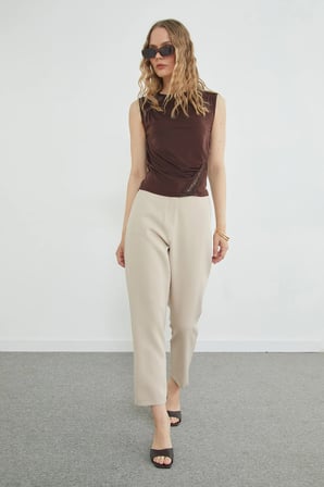 Dantel Detaylı Kayık Yaka Slim Fit Bluz