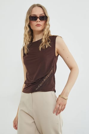 Dantel Detaylı Kayık Yaka Slim Fit Bluz
