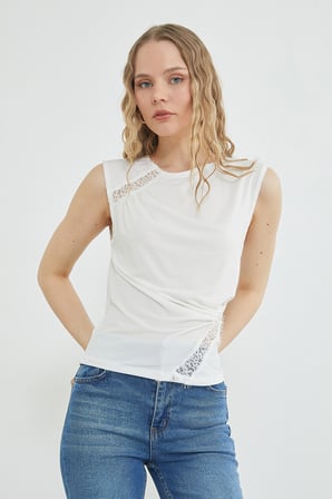 Dantel Detaylı Kayık Yaka Slim Fit Bluz