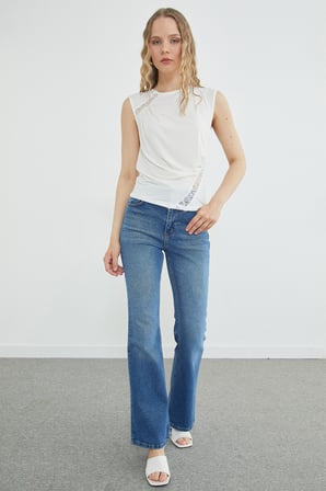 Dantel Detaylı Kayık Yaka Slim Fit Bluz