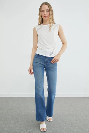Dantel Detaylı Kayık Yaka Slim Fit Bluz