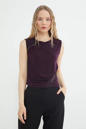 Dantel Detaylı Kayık Yaka Slim Fit Bluz