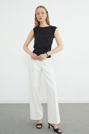 Dantel Detaylı Kayık Yaka Slim Fit Bluz