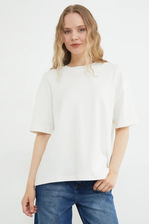 Transparan Kelebek Nakışlı Oversize Tişört