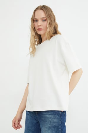 Transparan Kelebek Nakışlı Oversize Tişört