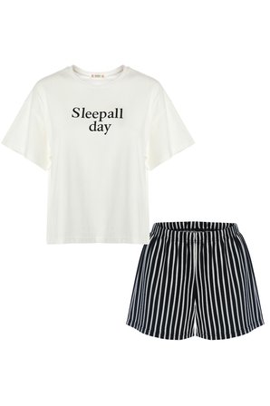 Kadın Pamuklu Kısa Kollu Siyah Çizgili Şortlu Pijama Takımı