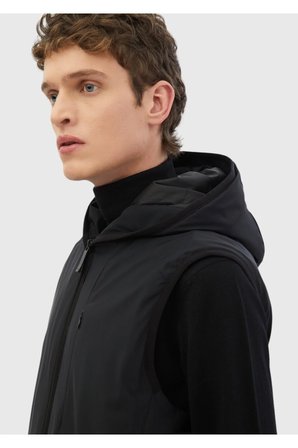 Siyah Regular Fit Kapüşonlu Casual Dokuma Spor Yelek