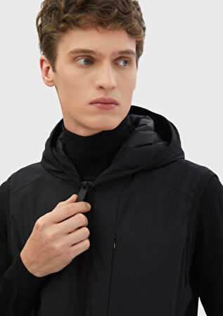 Siyah Regular Fit Kapüşonlu Casual Dokuma Spor Yelek