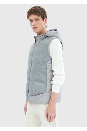 Gri Regular Fit Kapüşonlu Casual Dokuma Spor Yelek