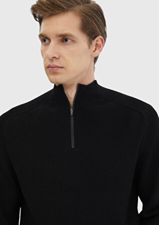 Siyah Yarım Balıkçı Yaka Jakarlı Triko Kazak