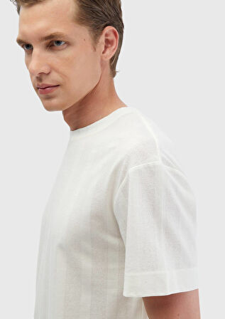 Ekru Jakarlı Bisiklet Yaka %100 Pamuk T-Shirt