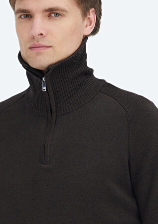 Kahverengi Yarım Balıkçı Yaka Düz Örgü Yün Karışımlı Triko Kazak