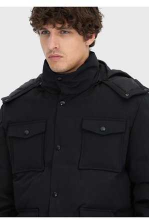 Siyah Regular Fit Kapüşonlu Casual Dokuma Mont