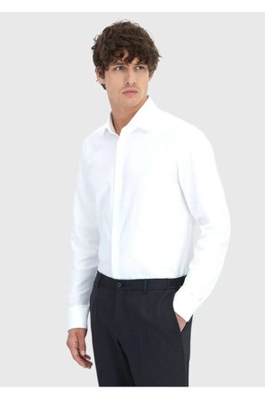 Beyaz Çizgili Regular Fit Dokuma Klasik %100 Pamuk Gömlek