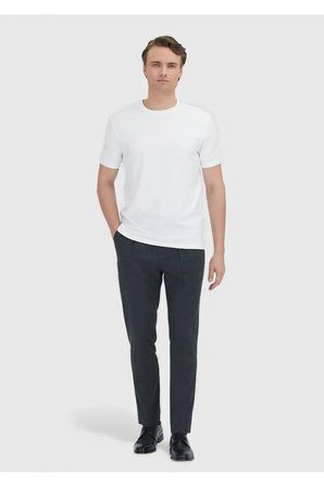 Beyaz Düz Bisiklet Yaka Pamuk Karışımlı T-Shirt