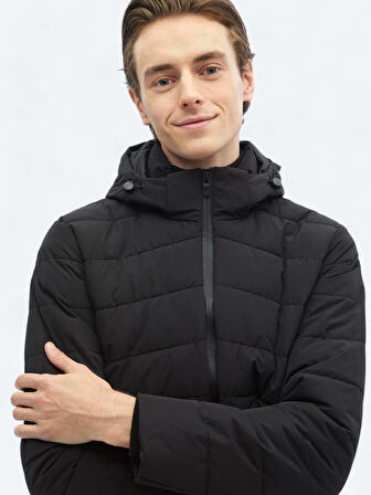 Siyah Regular Fit Kapüşonlu Casual Dokuma Mont