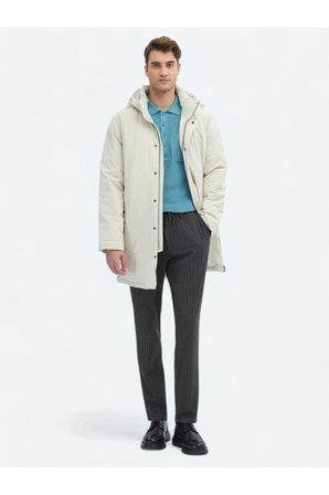 Taş Comfort Fit Kapüşonlu Casual Dokuma Kaban