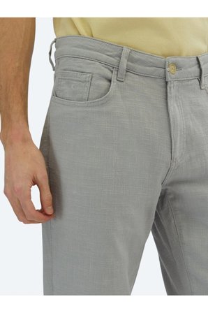 Gri Dokuma Regular Fit Casual Pamuk Karışımlı Pantolon