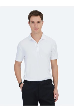 Beyaz Jakarlı Polo Yaka T-Shirt