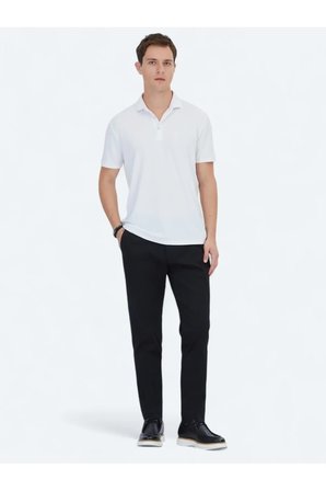 Beyaz Jakarlı Polo Yaka T-Shirt