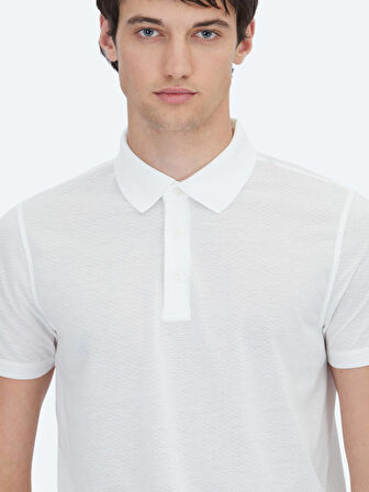 Beyaz Desenli Polo Yaka T-Shirt