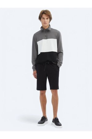 Siyah Düz Örme Jogging Fit Spor Bermuda