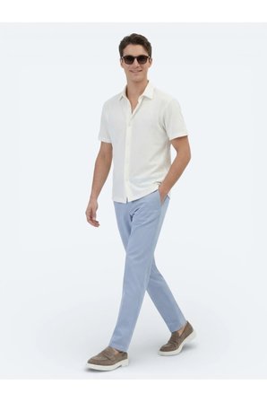 Ekru Desenli Regular Fit Casual Gömlek