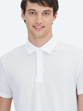 Beyaz Desenli Polo Yaka T-Shirt