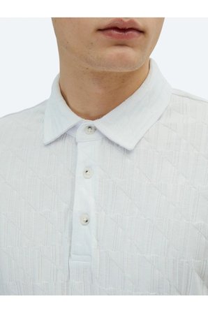 Beyaz Desenli Polo Yaka %100 Pamuk T-Shirt