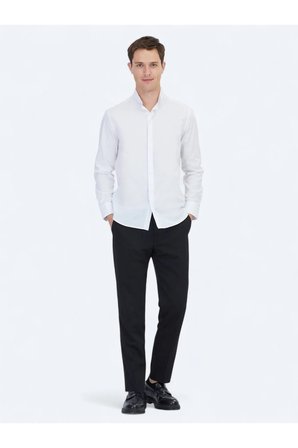Beyaz Regular Fit Dokuma Klasik %100 Pamuk Gömlek