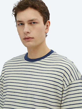 Ekru Çizgili Bisiklet Yaka %100 Pamuk T-Shirt