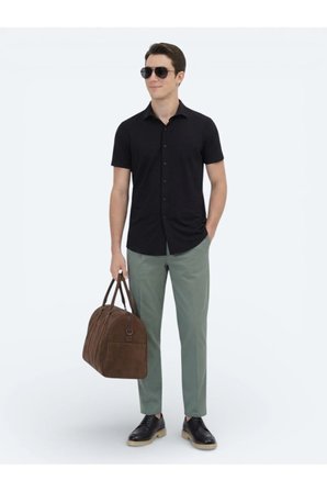 Siyah Düz Regular Fit Casual Gömlek