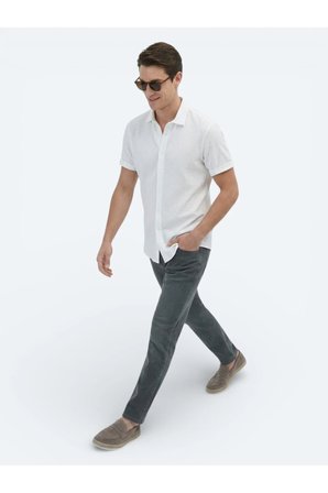 Beyaz Desenli Regular Fit Casual %100 Pamuk Gömlek