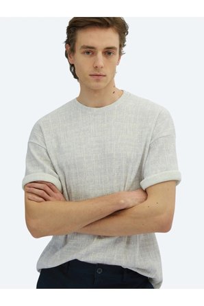 Lila Baskılı Bisiklet Yaka Pamuk Karışımlı T-Shirt
