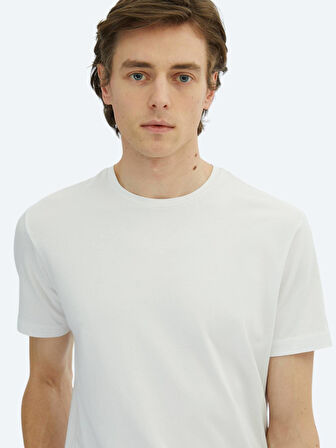 Beyaz Bisiklet Yaka Pamuk Karışımlı T-Shirt