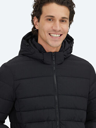 Siyah Regular Fit Kapüşonlu Casual Dokuma Mont