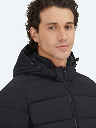 Siyah Regular Fit Kapüşonlu Casual Dokuma Mont